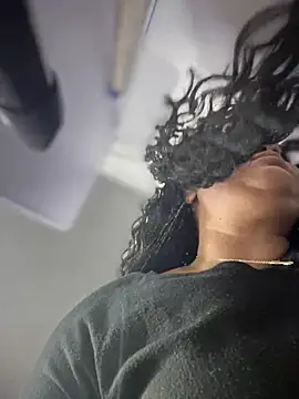 yanza2002 online show from 02/04/25, 11:38