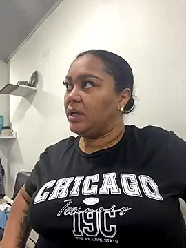 yanza2002 online show from 10/16/25, 11:13