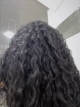 yanza2002 online show from 02/09/25, 08:45