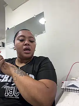 yanza2002 online show from 09/17/25, 11:51