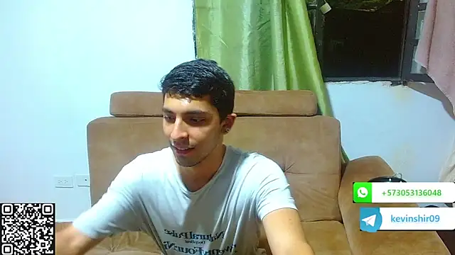 Snapshot of biglatin80 chatting on 05/18/26, 02:44 biglatin80 online show from 05/18/26, 02:44