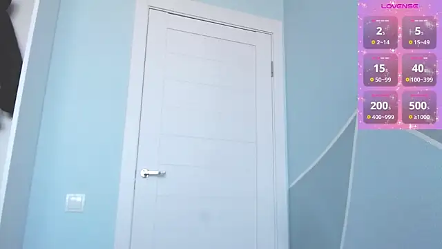 Snapshot of MilaniaCute chatting on 04/10/26, 02:02 MilaniaCute online show from 04/10/26, 02:02