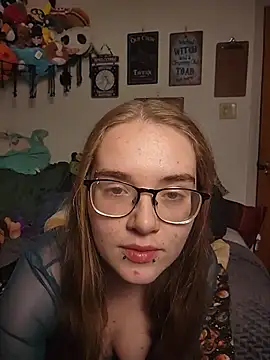 Snapshot of Izzy_Hellbourne chatting on 06/19/26, 02:39 Izzy Hellbourne online show from 06/19/26, 02:39