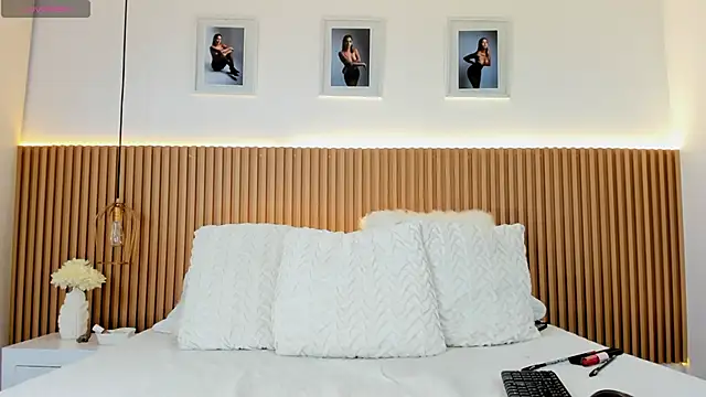 SUSIEPOWELL online show from 09/12/25, 01:28