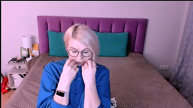 sabrinamacmarren online show from 10/30/25, 03:42