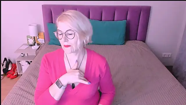 sabrinamacmarren online show from 11/01/25, 02:55