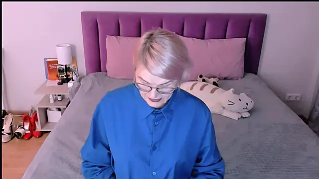 sabrinamacmarren online show from 11/29/25, 02:06