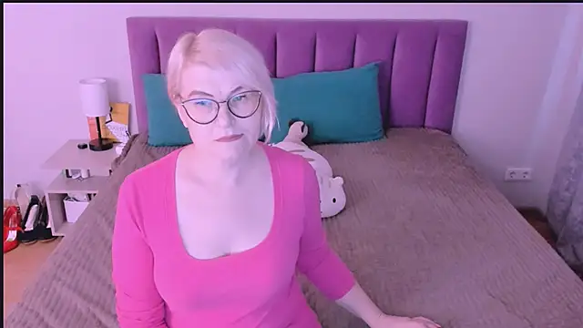 sabrinamacmarren online show from 09/27/25, 03:18