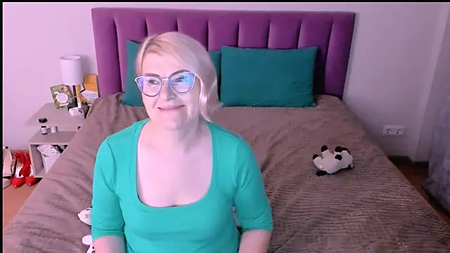 sabrinamacmarren online show from 11/11/25, 02:56