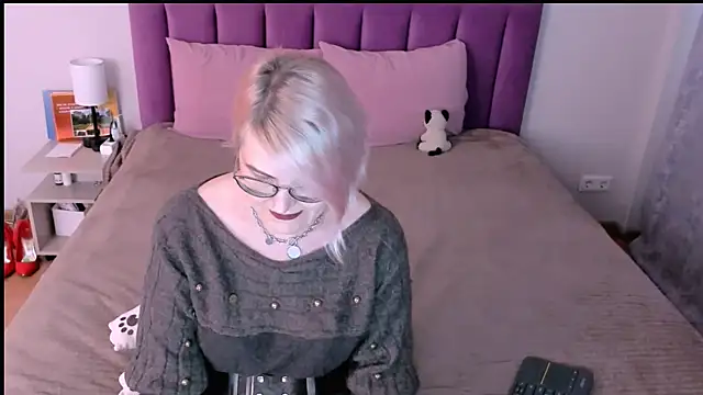 sabrinamacmarren online show from 11/25/25, 12:49