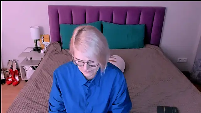 sabrinamacmarren online show from 10/25/25, 02:28