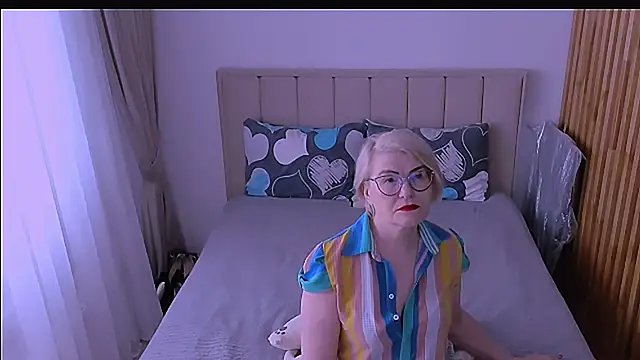 sabrinamacmarren online show from 04/13/26, 09:13