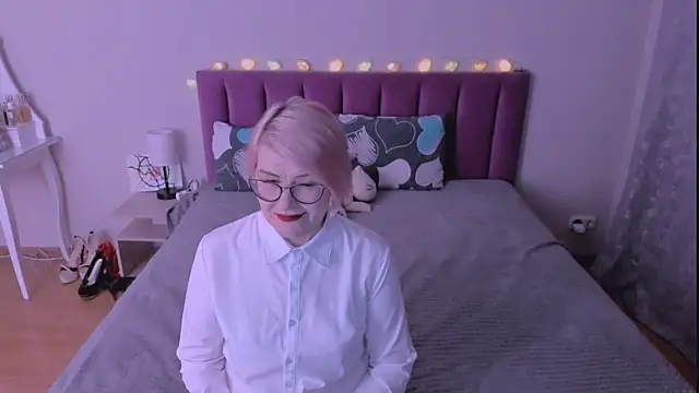 sabrinamacmarren online show from 02/14/26, 05:35