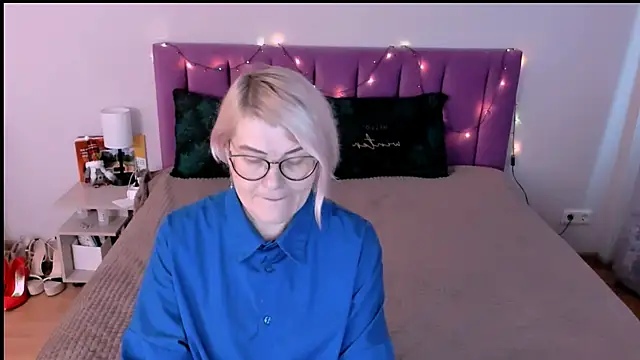 sabrinamacmarren online show from 12/14/25, 11:27