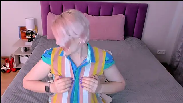 sabrinamacmarren online show from 12/04/25, 07:07