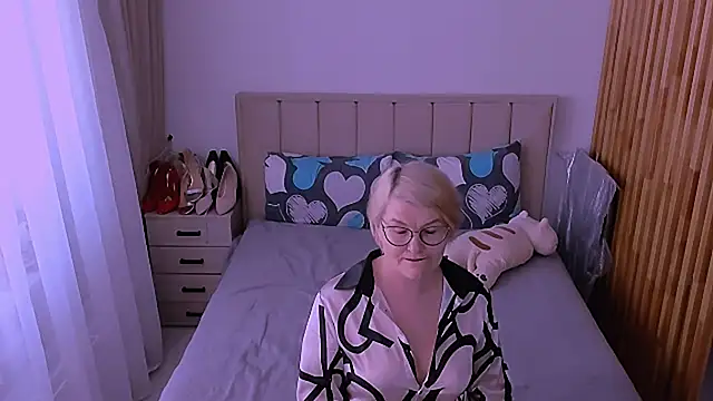 sabrinamacmarren online show from 05/19/26, 02:57