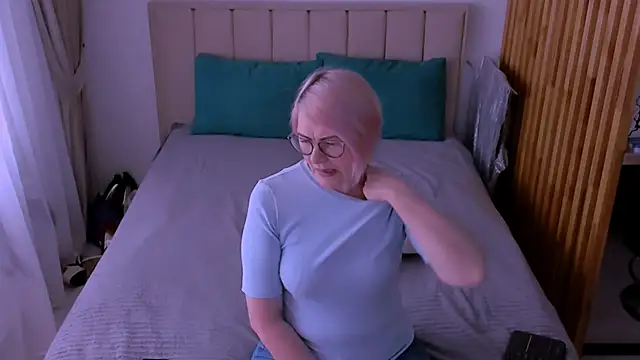 sabrinamacmarren online show from 03/12/26, 08:07