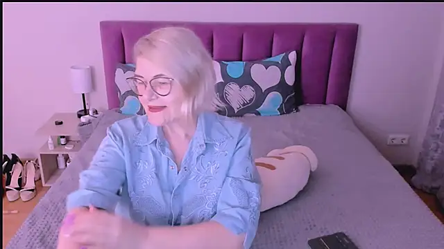 sabrinamacmarren online show from 09/08/25, 05:12