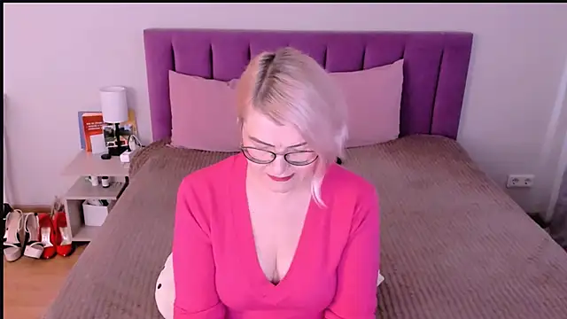 sabrinamacmarren online show from 11/28/25, 08:03