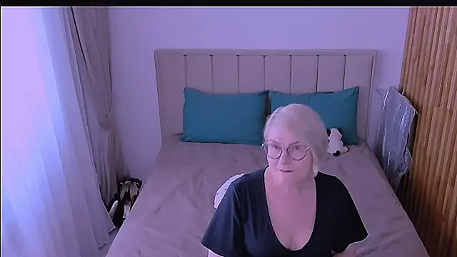 sabrinamacmarren online show from 04/21/26, 01:50