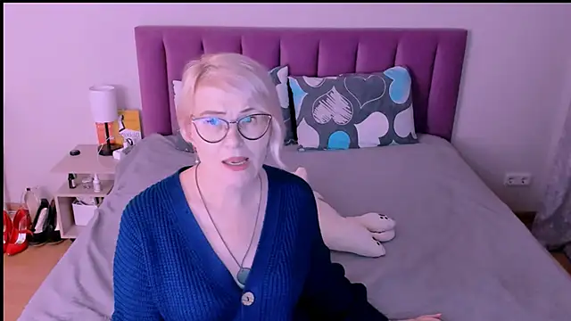 sabrinamacmarren online show from 10/03/25, 06:53