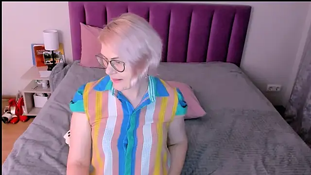 sabrinamacmarren online show from 12/05/25, 06:06