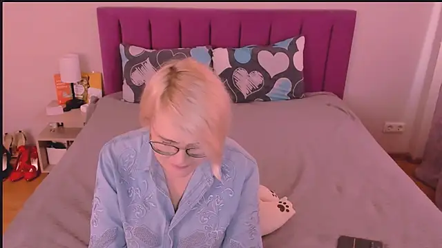 sabrinamacmarren online show from 10/19/25, 01:25