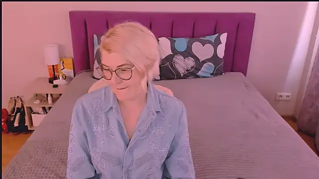 sabrinamacmarren online show from 10/09/25, 11:44