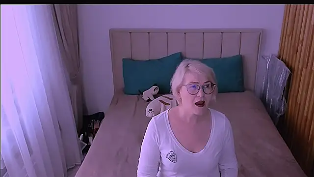 sabrinamacmarren online show from 04/28/26, 12:53