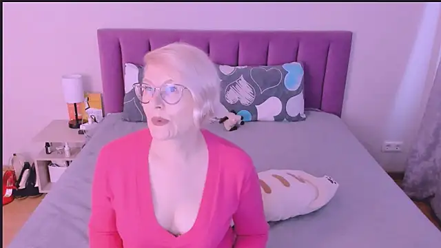 sabrinamacmarren online show from 10/04/25, 01:56