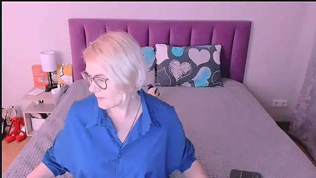 sabrinamacmarren online show from 10/21/25, 02:38