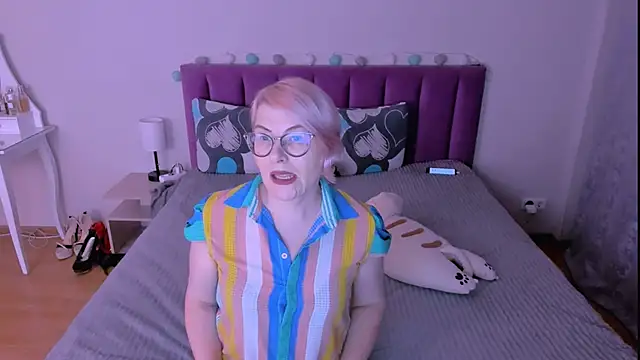 sabrinamacmarren online show from 02/13/26, 04:29