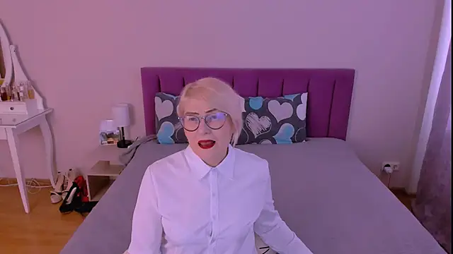 sabrinamacmarren online show from 02/08/26, 08:34