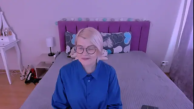 sabrinamacmarren online show from 02/11/26, 09:09