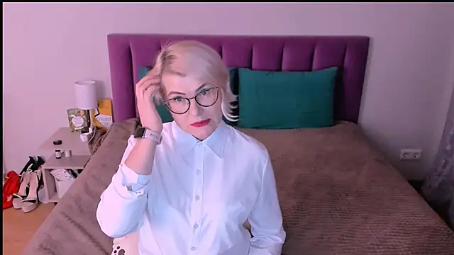 sabrinamacmarren online show from 11/08/25, 02:20