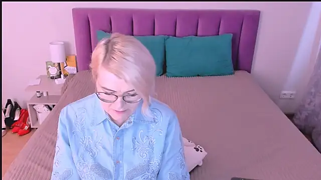 sabrinamacmarren online show from 11/02/25, 01:16