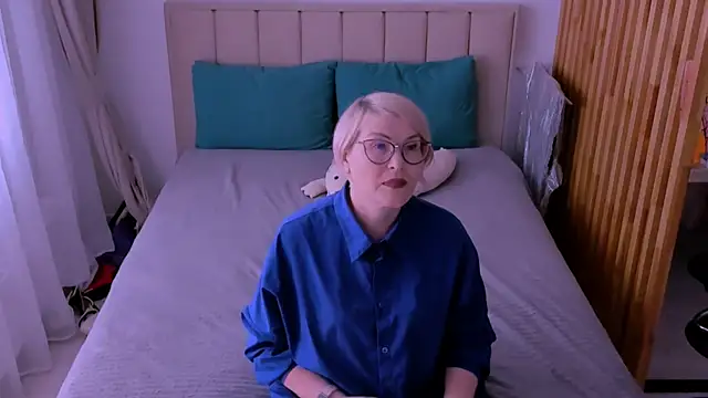 sabrinamacmarren online show from 03/08/26, 09:34