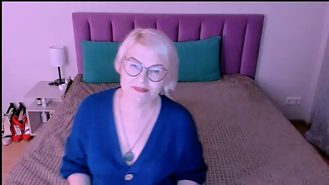 sabrinamacmarren online show from 09/23/25, 05:31