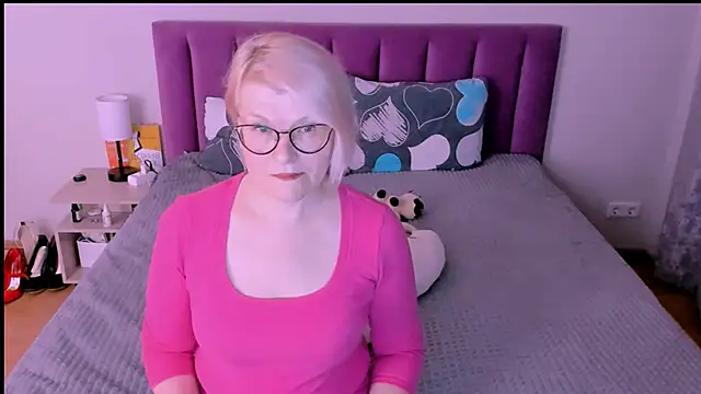 sabrinamacmarren online show from 10/02/25, 04:54