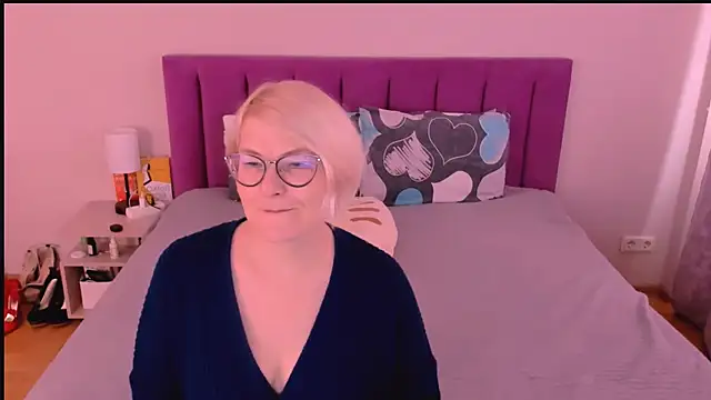 sabrinamacmarren online show from 10/13/25, 12:07