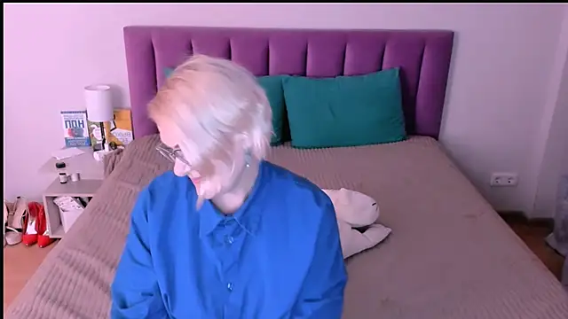 sabrinamacmarren online show from 11/14/25, 02:54