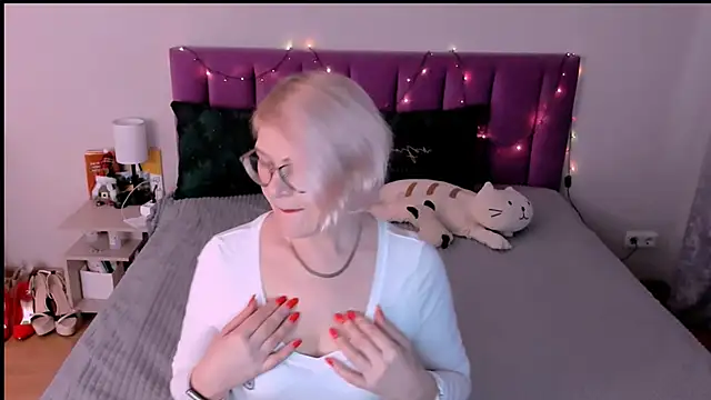 sabrinamacmarren online show from 12/16/25, 11:58