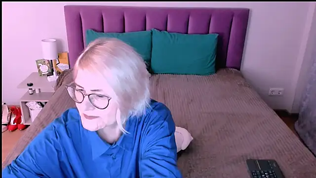 sabrinamacmarren online show from 11/10/25, 05:18