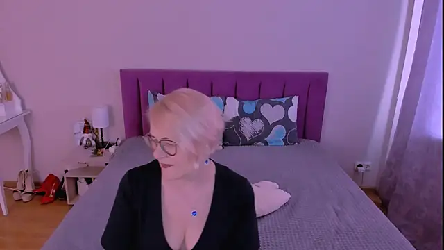 sabrinamacmarren online show from 02/05/26, 07:59