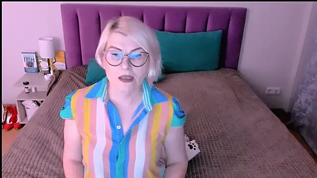 sabrinamacmarren online show from 11/12/25, 01:59