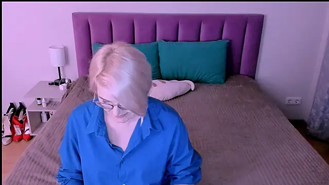 sabrinamacmarren online show from 09/22/25, 04:57