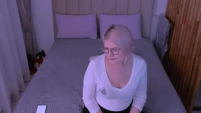 sabrinamacmarren online show from 03/24/26, 05:13