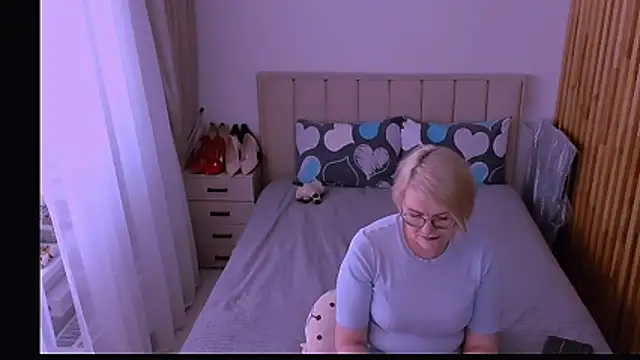 sabrinamacmarren online show from 05/13/26, 02:02