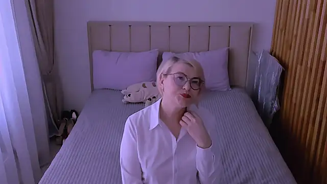 sabrinamacmarren online show from 03/29/26, 08:27