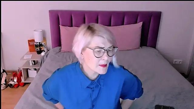 sabrinamacmarren online show from 12/02/25, 01:35